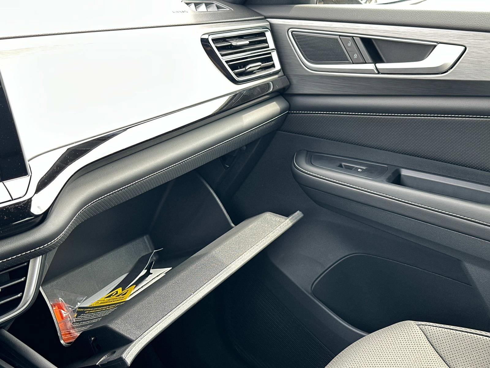 New 2025 Volkswagen Atlas Cross Sport SE image 31