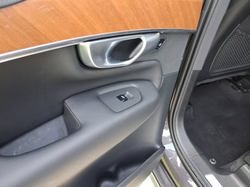 Used 2024 Volvo XC90 B5 Plus AWD/4WD image 12
