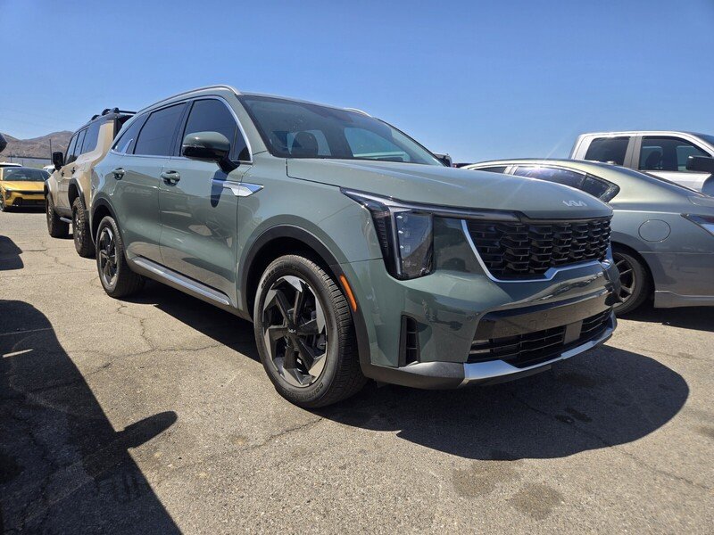 Certified 2025 Kia Sorento EX FWD image 2