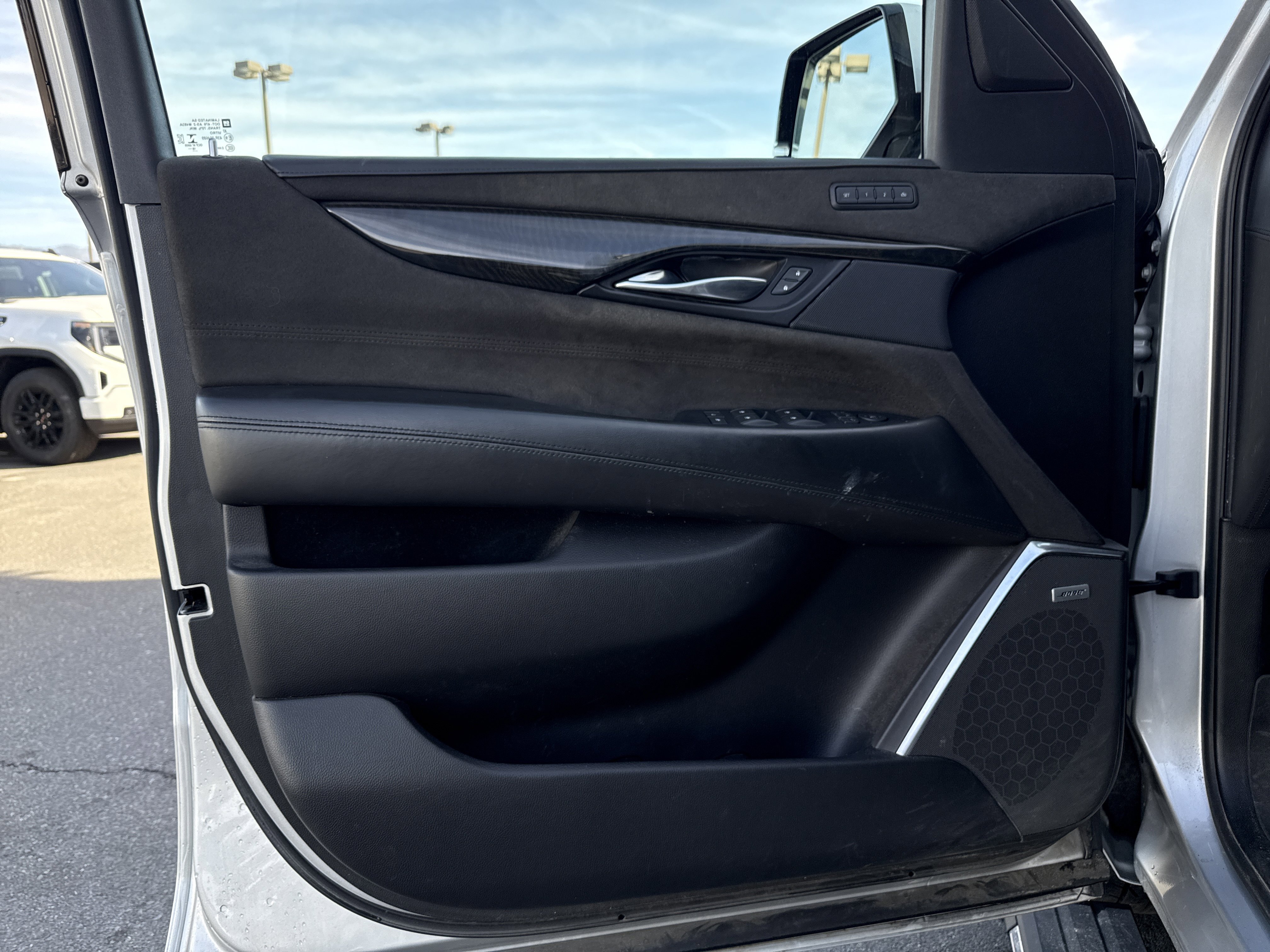 Used 2019 Cadillac Escalade ESV Platinum image 16