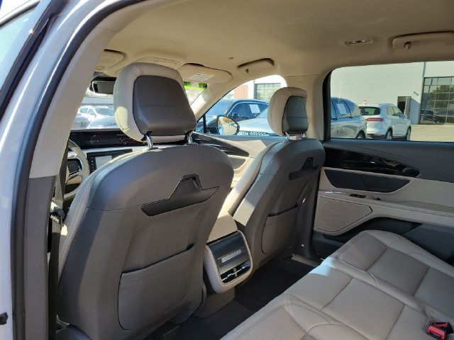 Used 2024 Lincoln Nautilus Premier AWD/4WD image 23