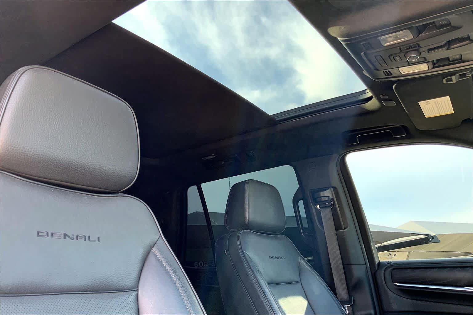 Used 2023 GMC Yukon Denali AWD/4WD image 14