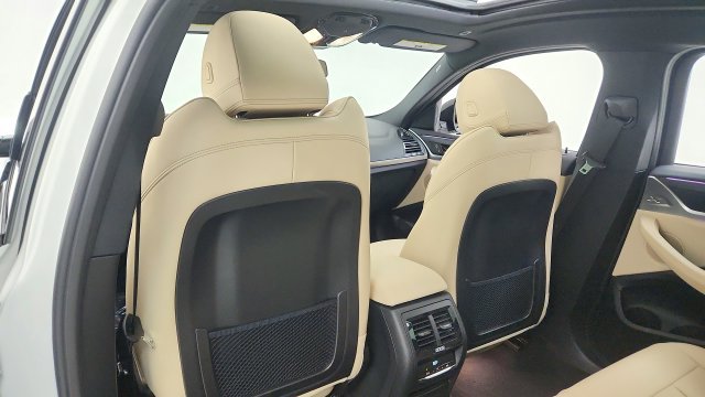 Used 2025 BMW X4 xDrive30i AWD/4WD image 48