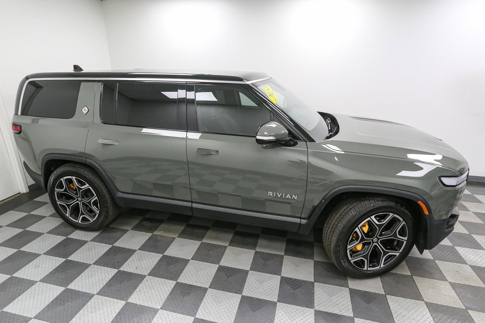 Used 2023 Rivian R1S Launch Edition AWD/4WD image 5