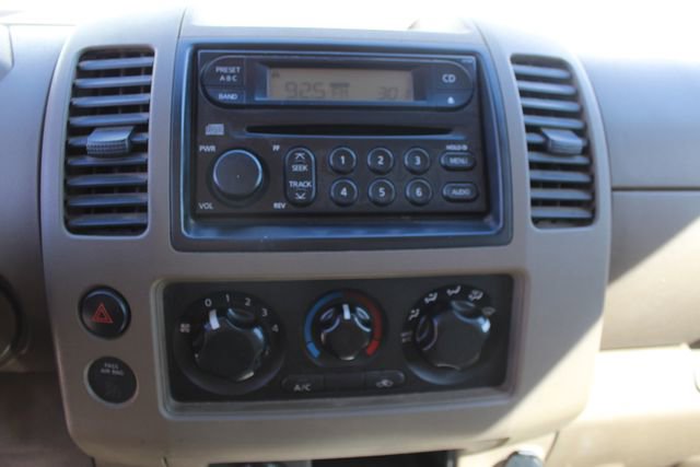 Used 2005 Nissan Frontier SE image 12