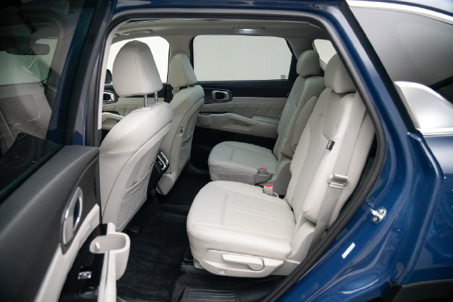 Used 2025 Kia Sorento SX FWD image 13