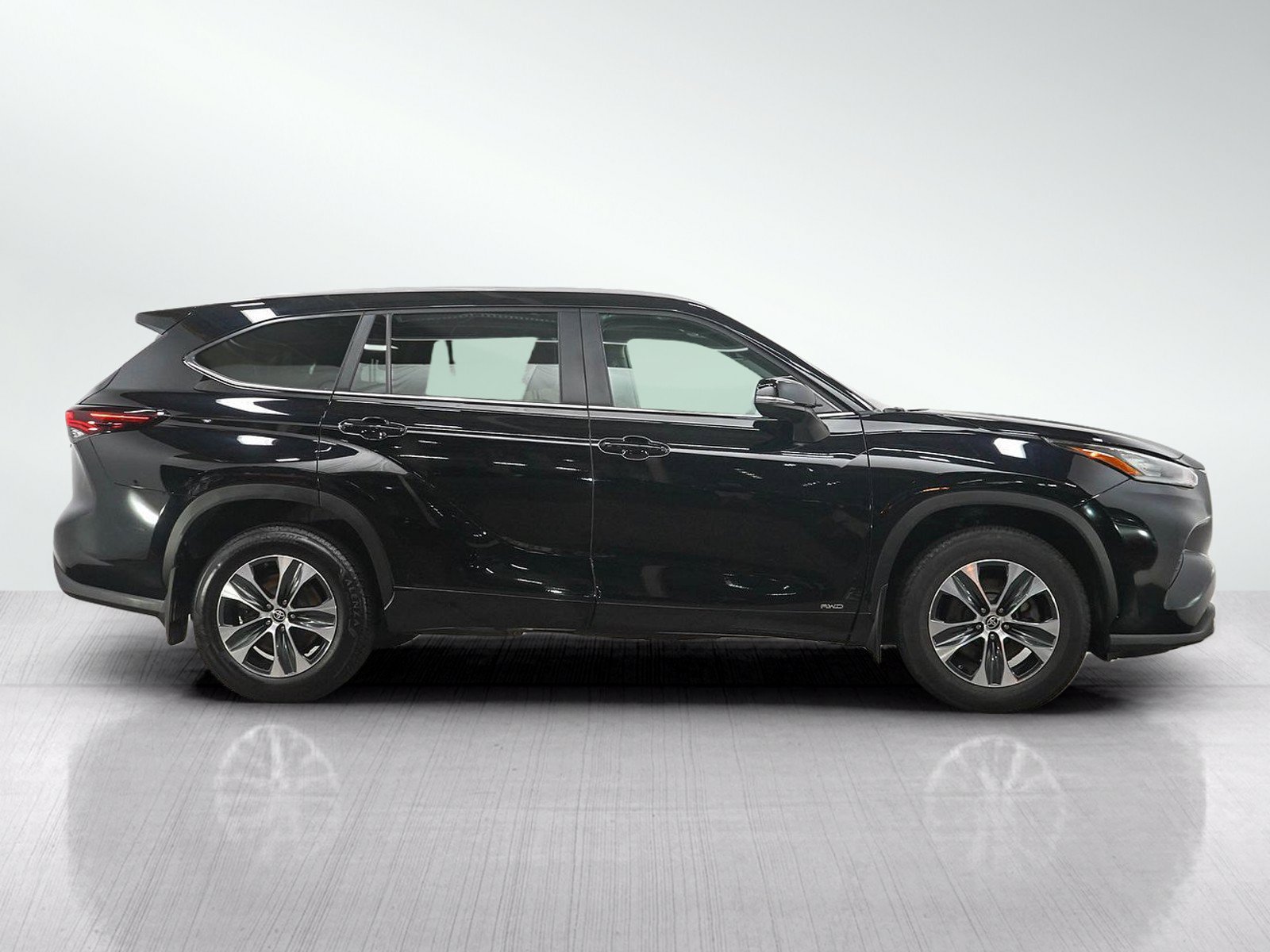 Used 2025 Toyota Highlander XLE AWD/4WD image 6