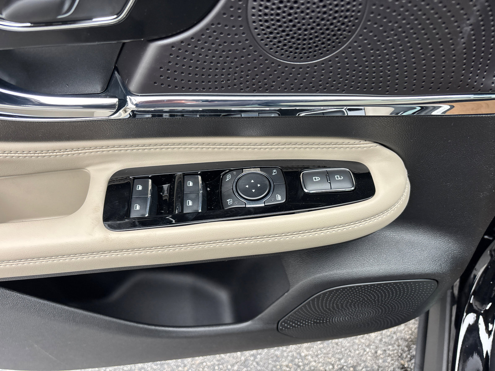 New 2026 Lincoln Corsair Premiere image 13