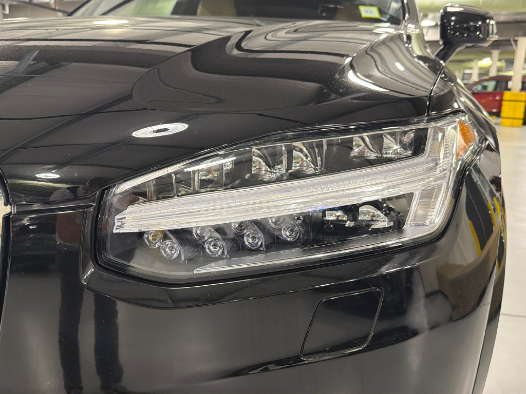 Certified 2023 Volvo XC90 B6 Ultimate w/ Protection Package Premier AWD/4WD image 7