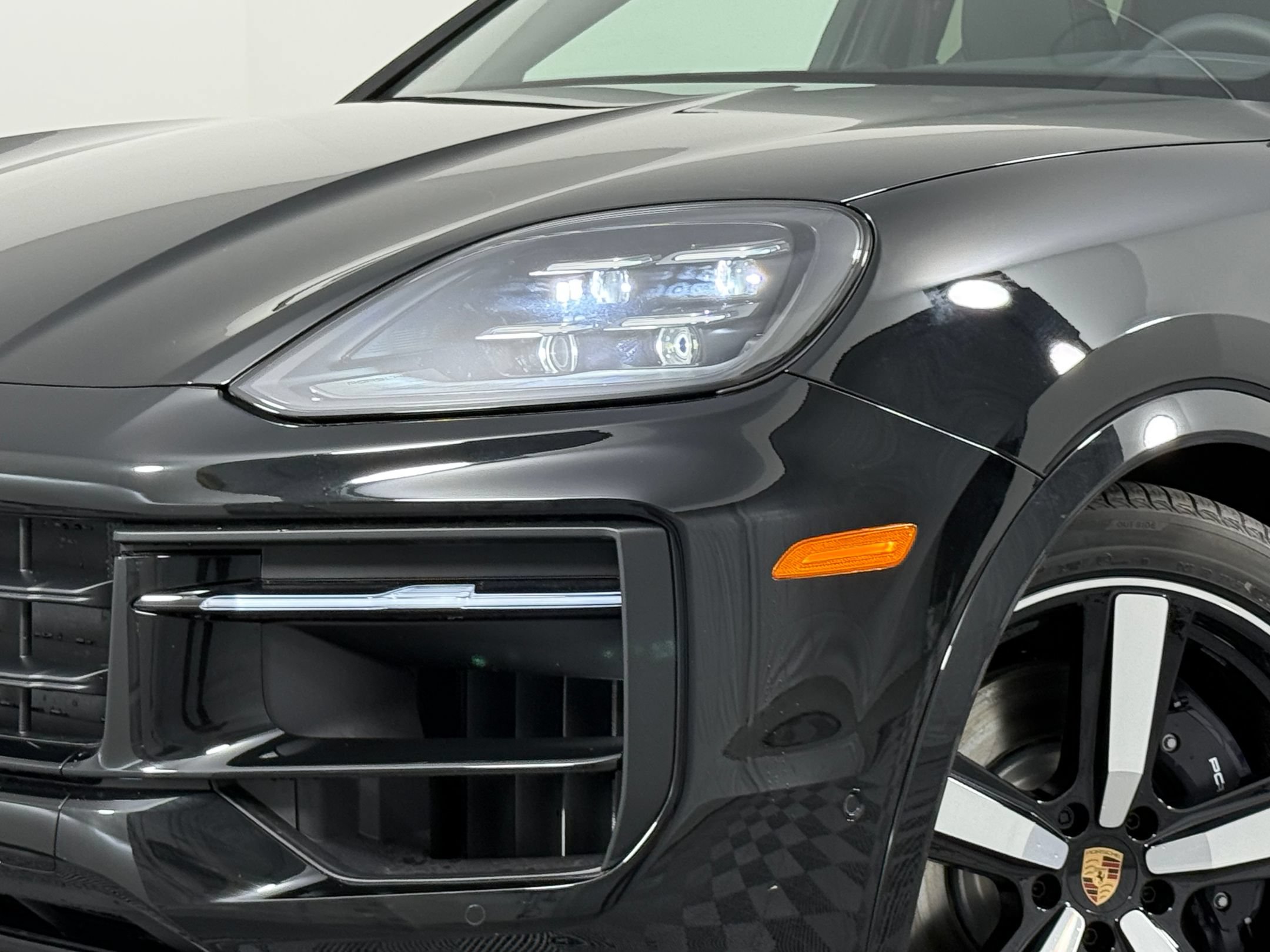 Certified 2026 Porsche Cayenne E-Hybrid Coupe AWD/4WD image 11