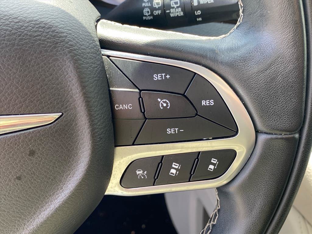 Used 2022 Chrysler Pacifica Limited AWD/4WD image 18