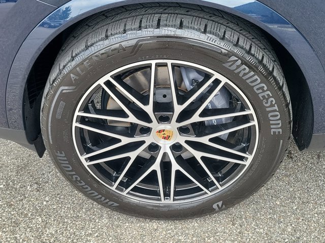 Certified 2025 Porsche Cayenne image 12
