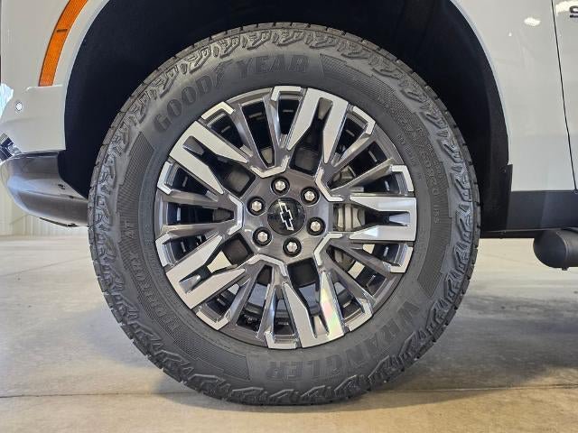 New 2027 Chevrolet Suburban Z71 w/ Comfort Package AWD/4WD image 10