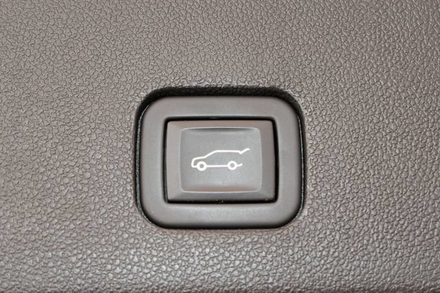 Used 2023 Cadillac XT6 Sport w/ LPO, Floor Liner Package AWD/4WD image 17