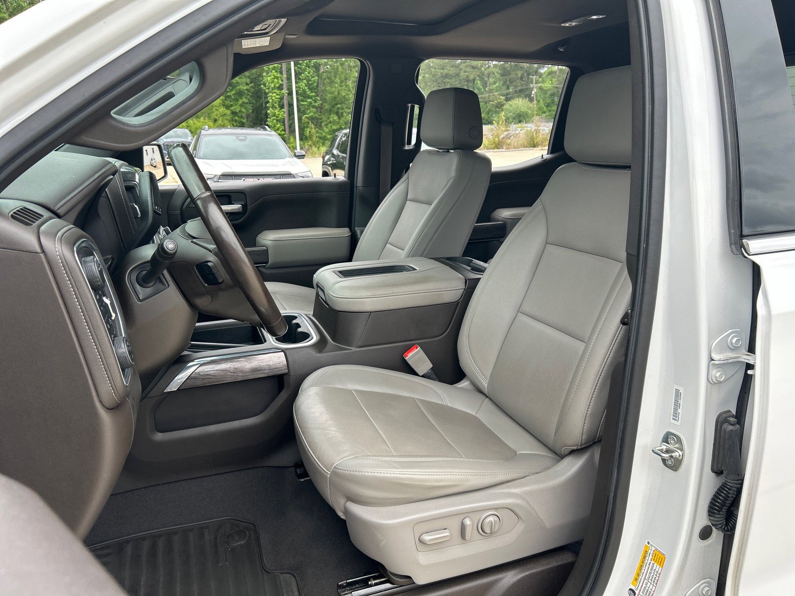 Used 2021 Chevrolet Silverado 1500 LTZ w/ Technology Package AWD/4WD image 17