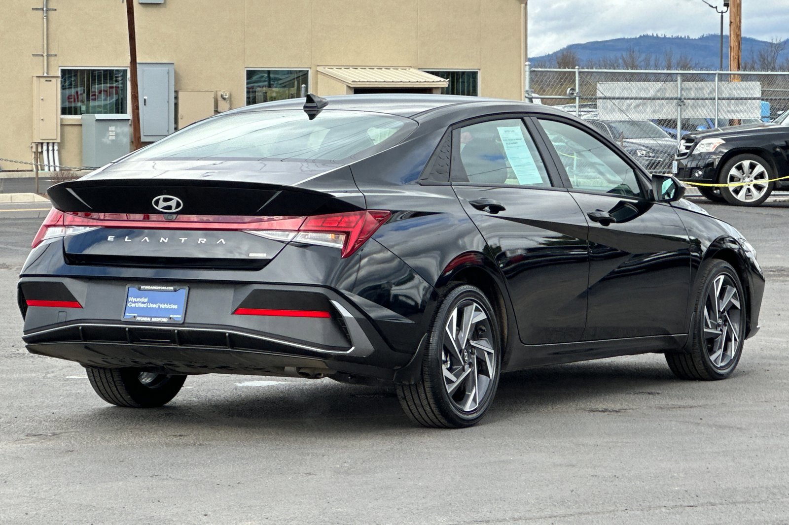 Certified 2025 Hyundai Elantra SEL FWD image 4