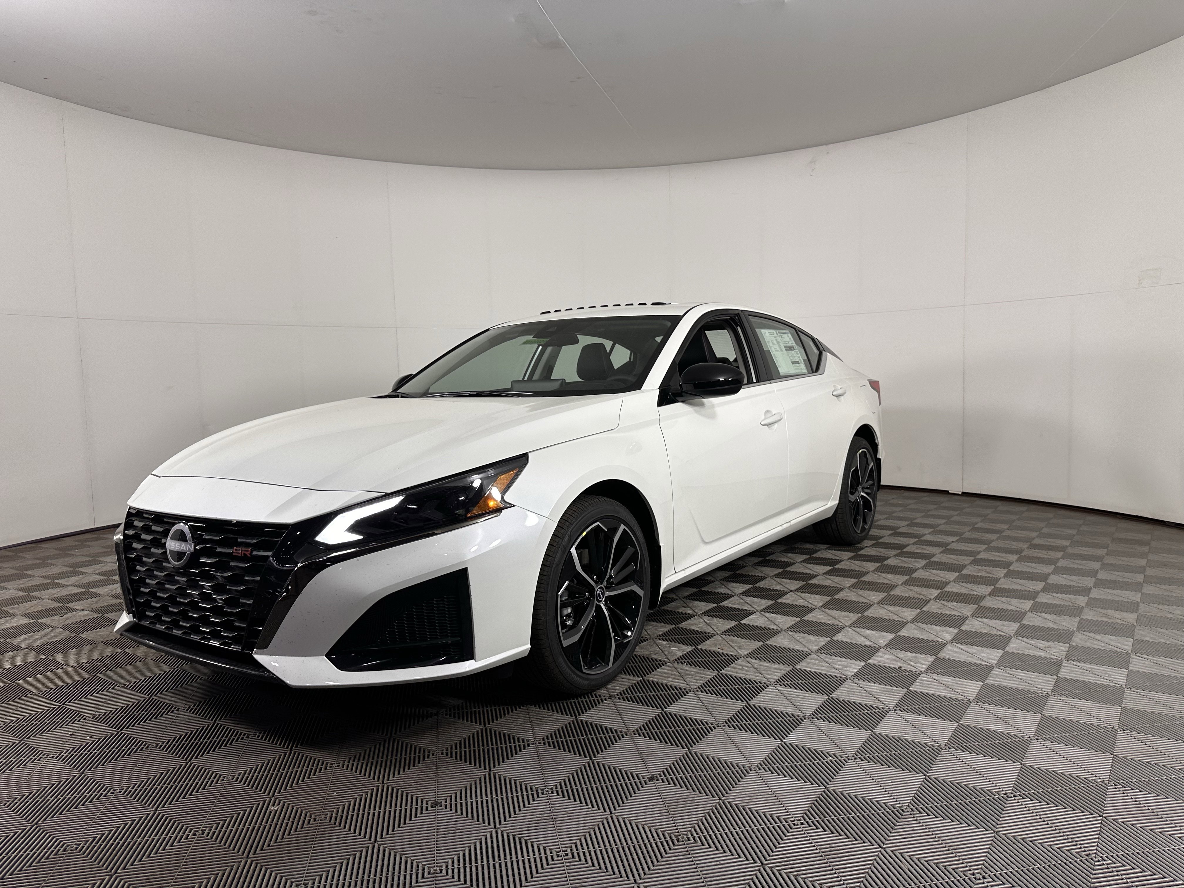 New 2025 Nissan Altima 2.5 SR w/ SR Premium Package image 3