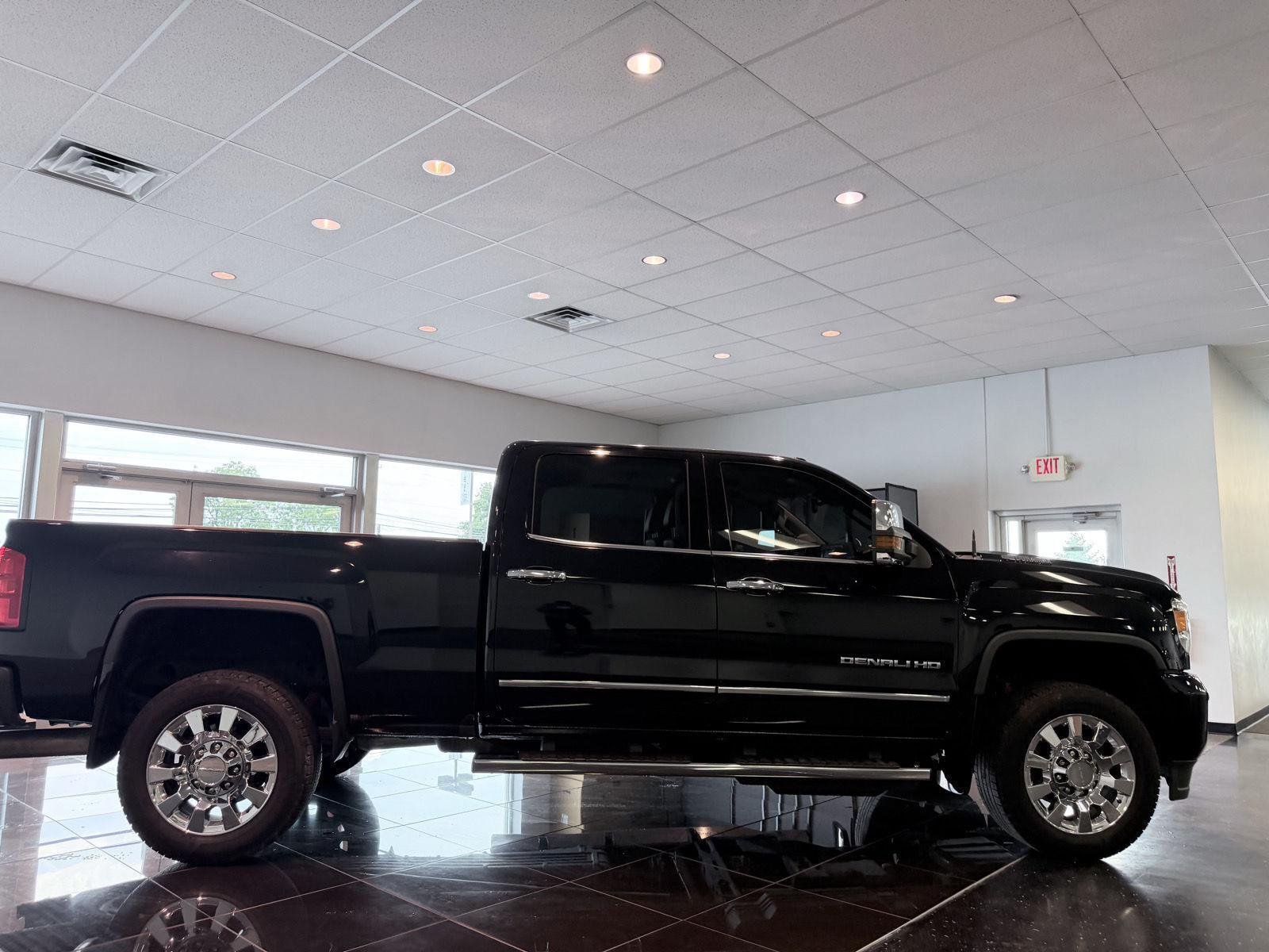 Used 2018 GMC Sierra 2500 Denali w/ Duramax Plus Package AWD/4WD image 19