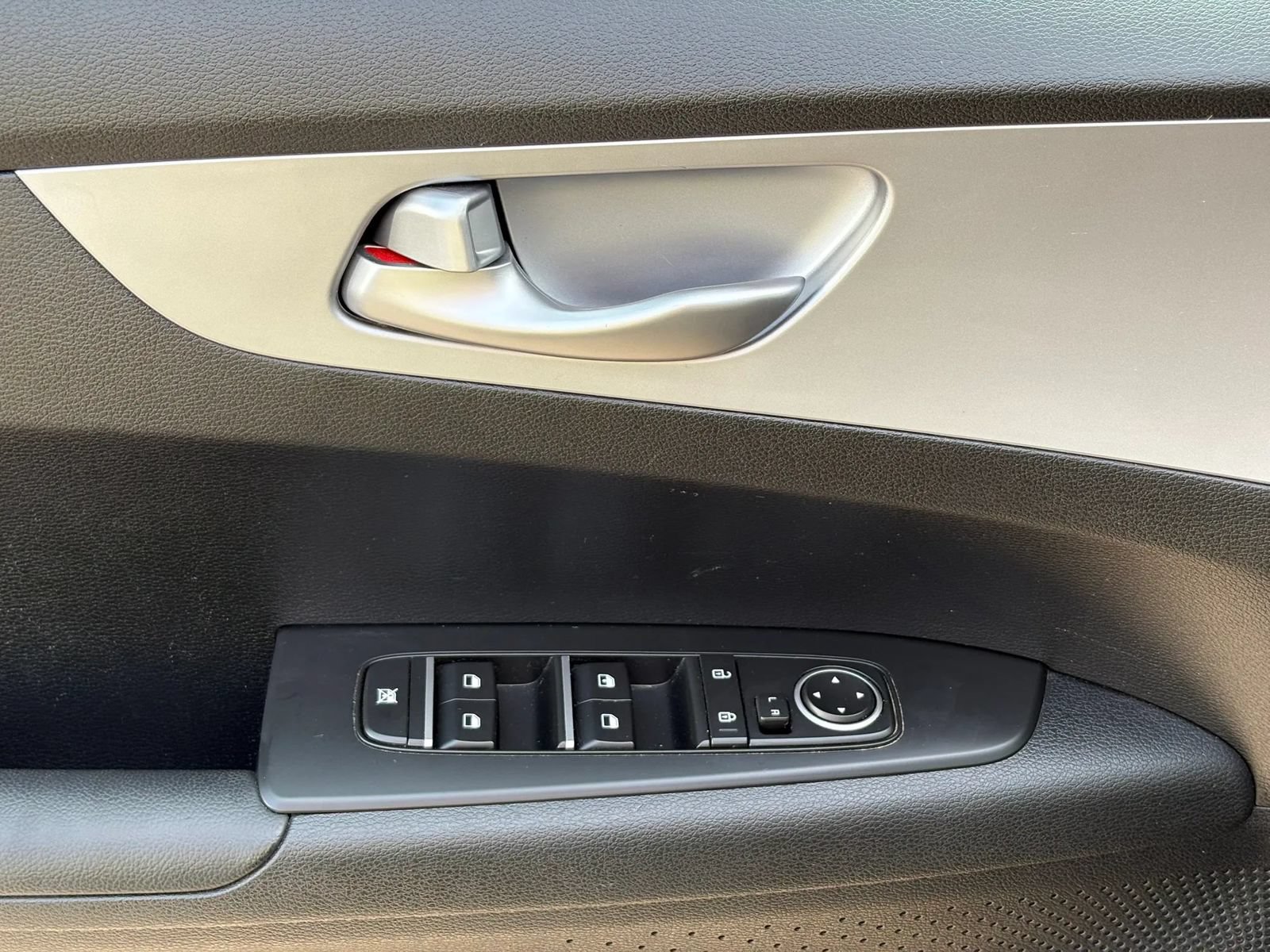 Used 2023 Kia Forte LXS w/ LXS Technology Package FWD image 7