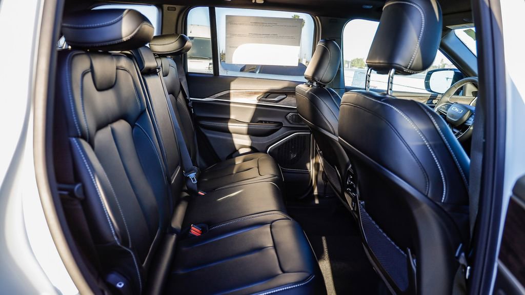 New 2026 Jeep Grand Cherokee Limited image 19