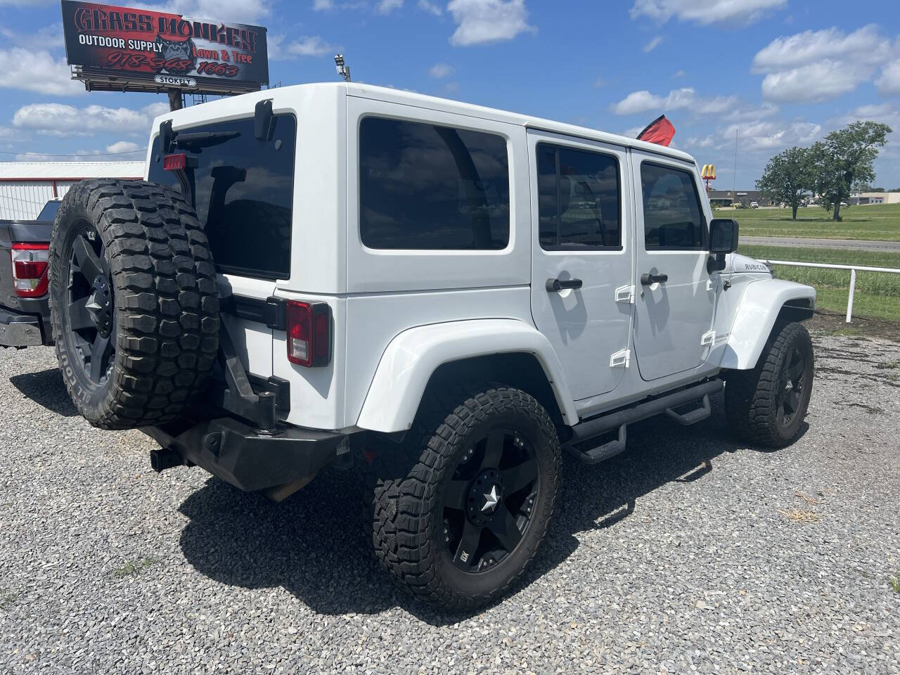 Used 2014 Jeep Wrangler Unlimited Rubicon w/ Connectivity Group AWD/4WD image 5