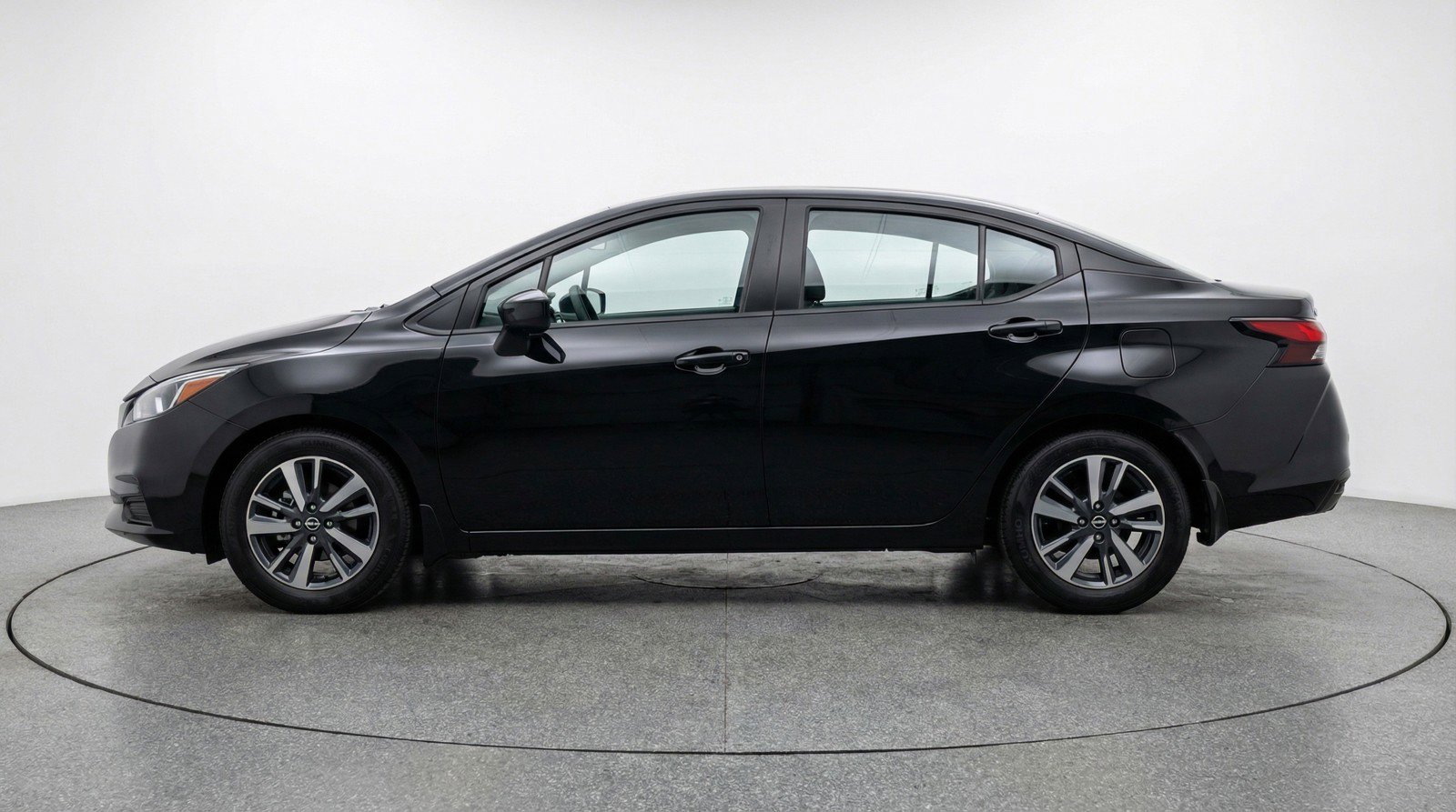 Used 2025 Nissan Versa SV image 5