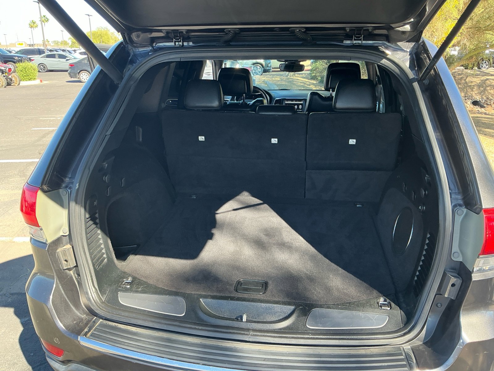 Used 2018 Jeep Grand Cherokee Limited w/ Luxury Group II image 34