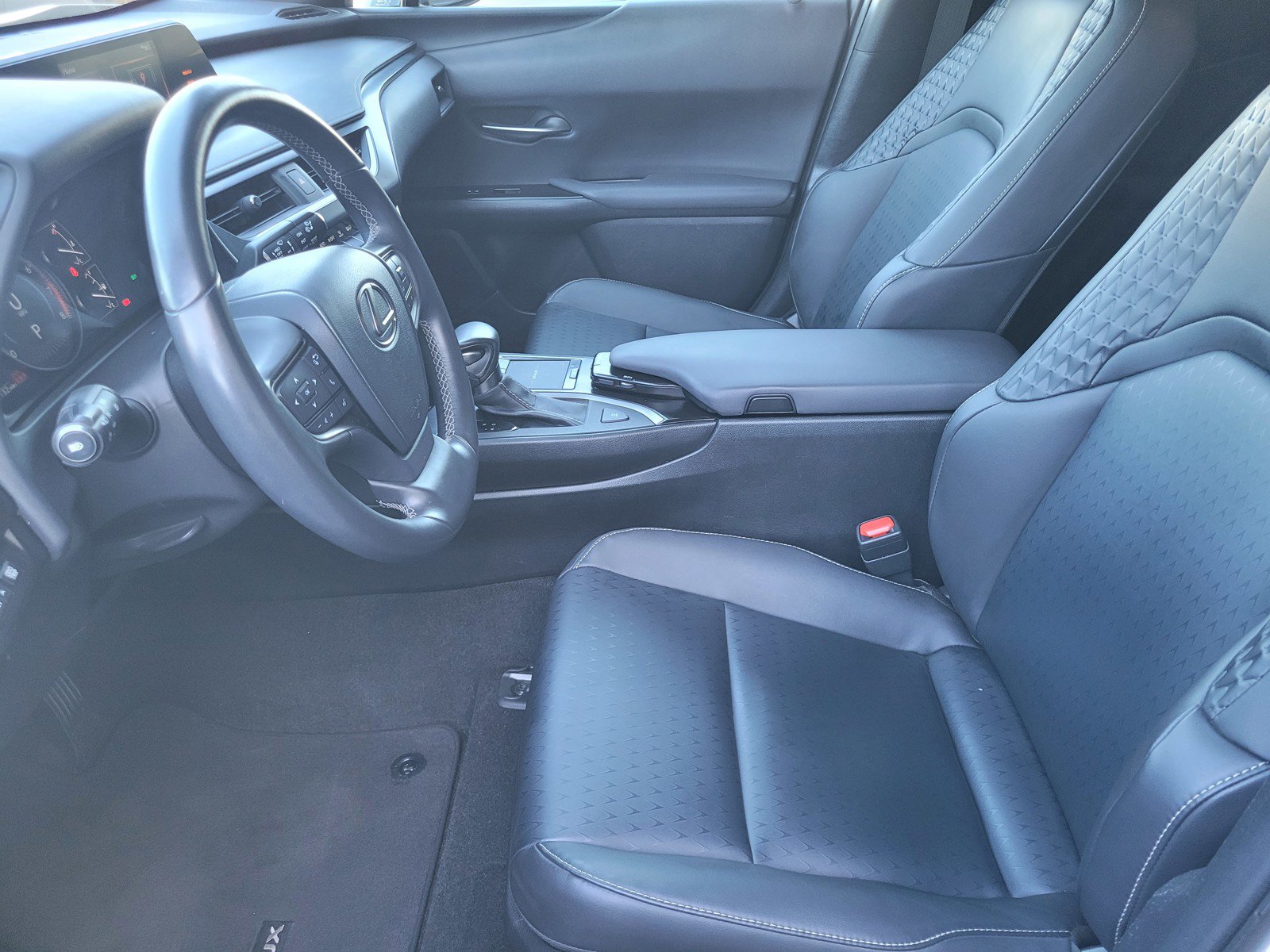 Certified 2022 Lexus UX 200 w/ Accessory Package (Z2) FWD image 22