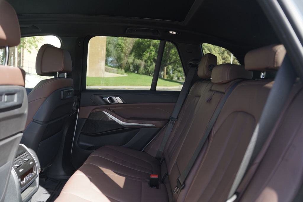 Used 2022 BMW X5 xDrive45e w/ M Sport Package AWD/4WD image 11