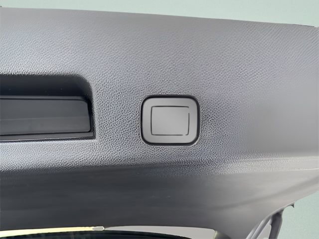 Used 2024 Chevrolet Traverse Z71 w/ Enhanced Driving Package image 7