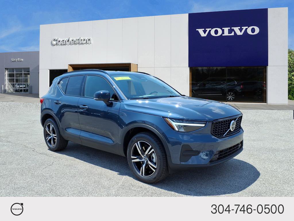 New 2026 Volvo XC40 B4 Core w/ Climate Package