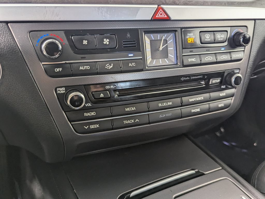 Used 2015 Hyundai Genesis 5.0 RWD image 19