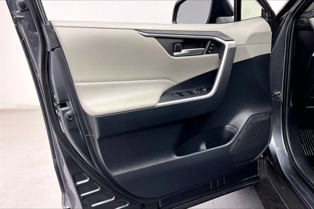 Used 2019 Toyota RAV4 XLE Premium w/ Cold Weather Package FWD image 26