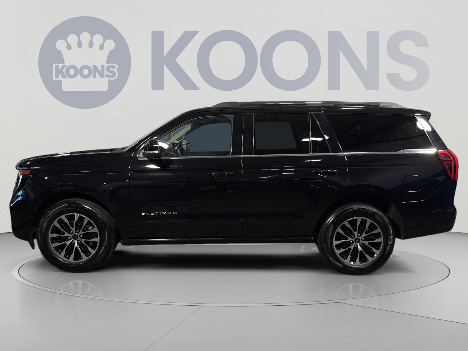 Used 2025 Ford Expedition Platinum AWD/4WD image 2