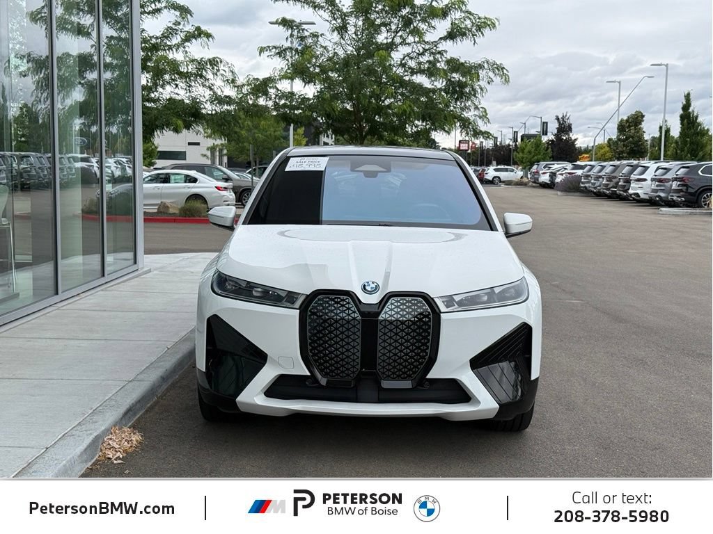 Used 2023 BMW iX xDrive50 w/ Sport Package AWD/4WD image 8