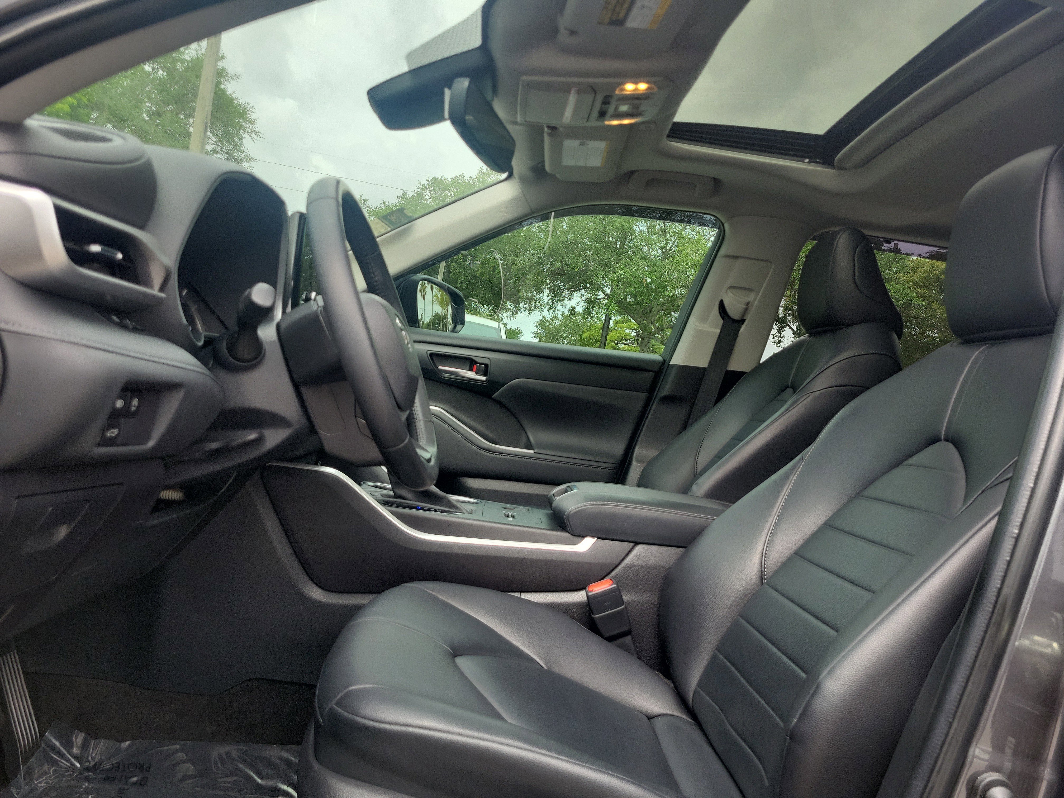 Used 2023 Toyota Highlander XLE FWD image 21