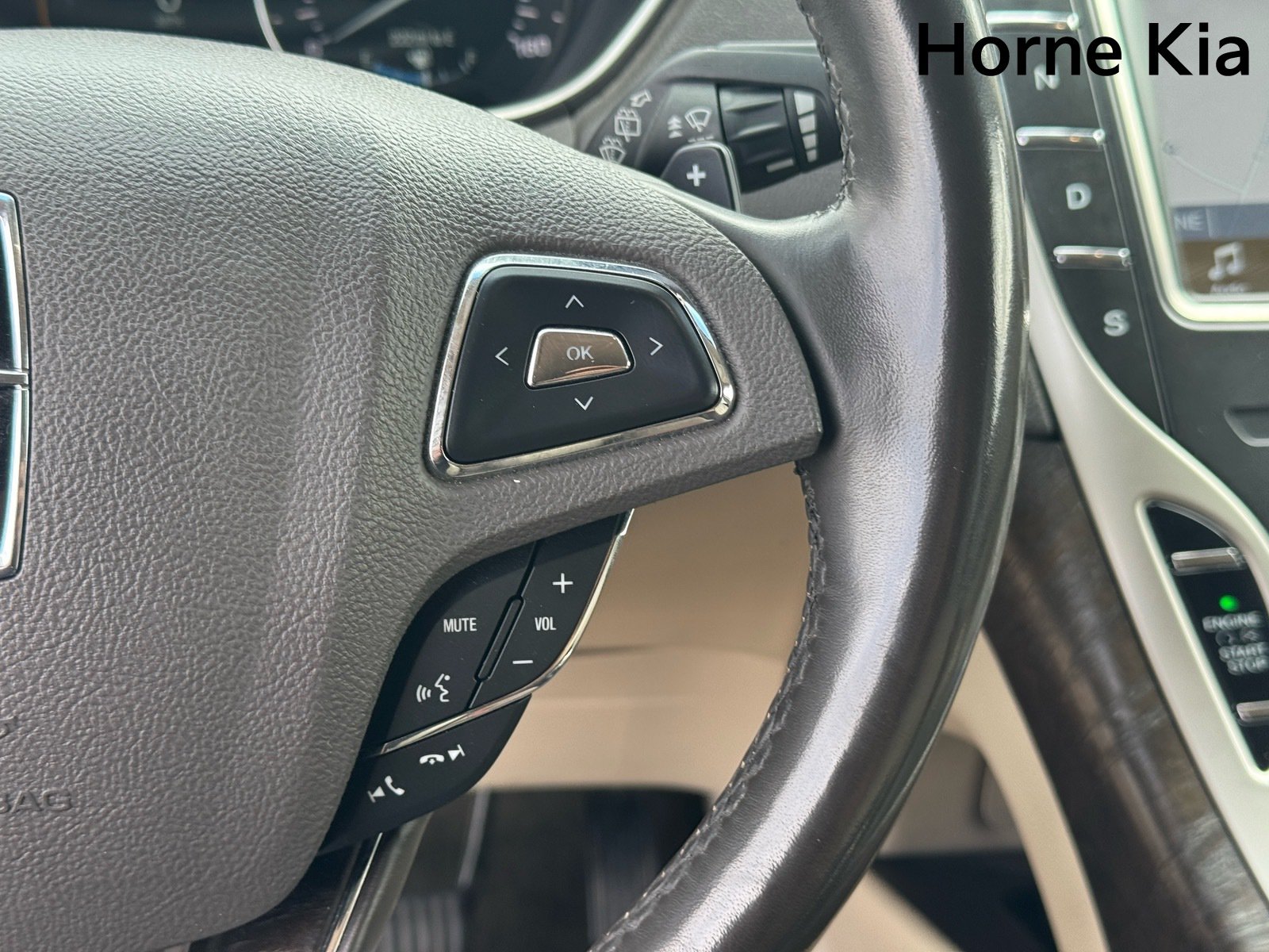 Used 2018 Lincoln MKX Reserve AWD/4WD image 19