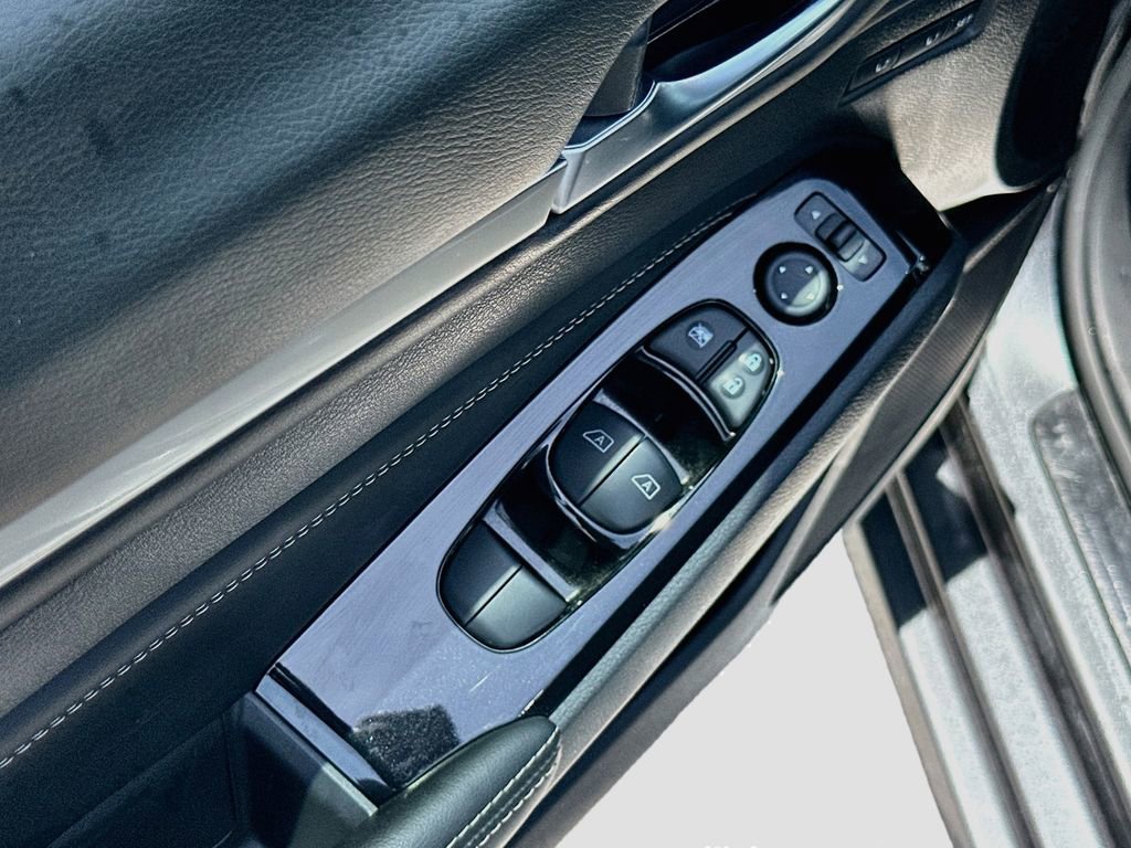 Used 2020 Nissan Altima 2.5 Platinum FWD image 18