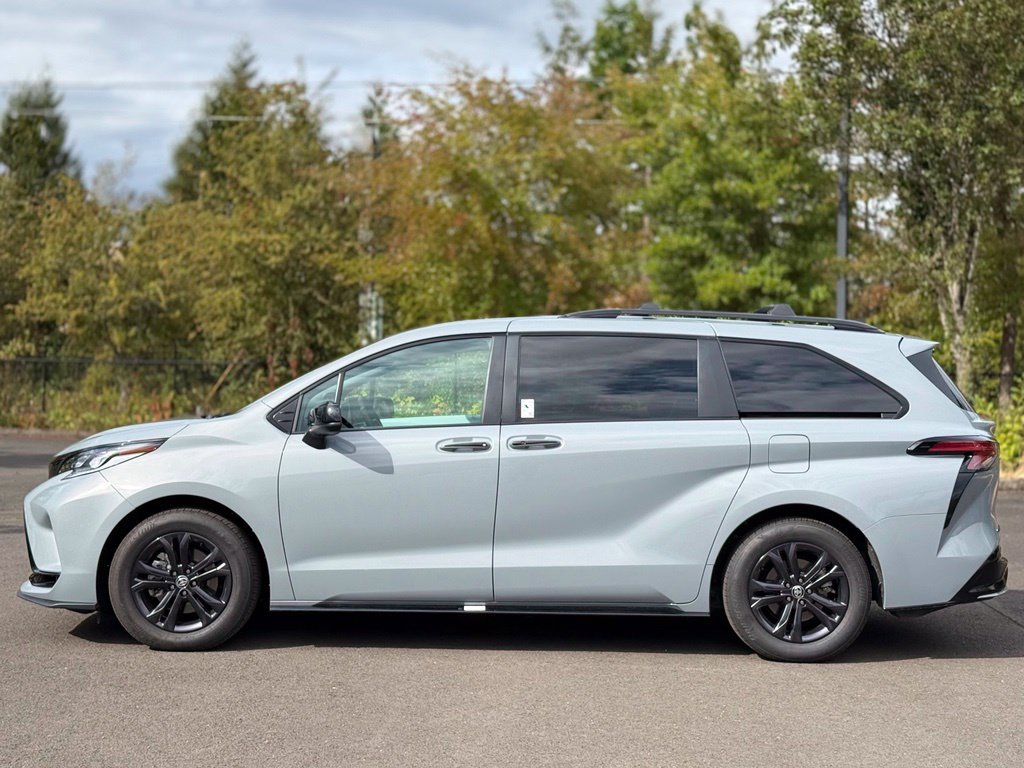 Used 2026 Toyota Sienna XSE AWD/4WD image 2