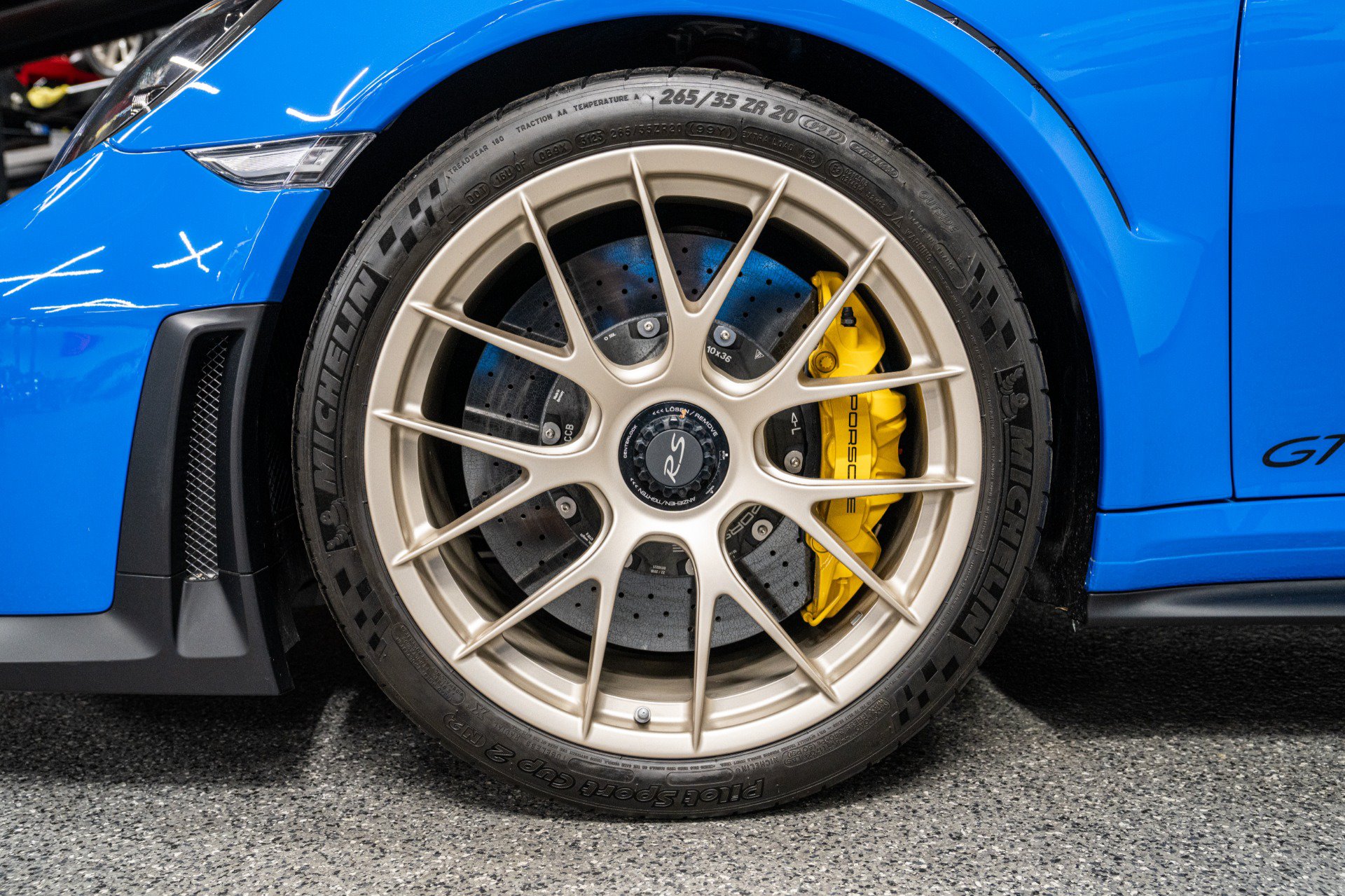 Used 2018 Porsche 911 GT2 RS RWD image 9