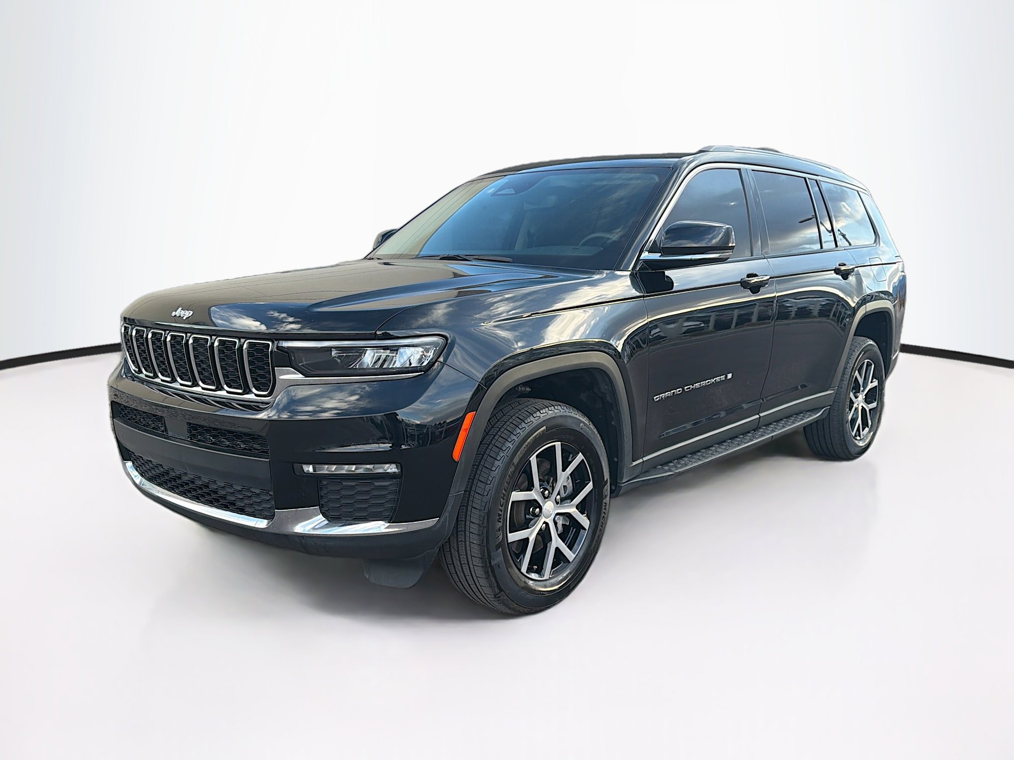 Used 2024 Jeep Grand Cherokee L Limited image 3