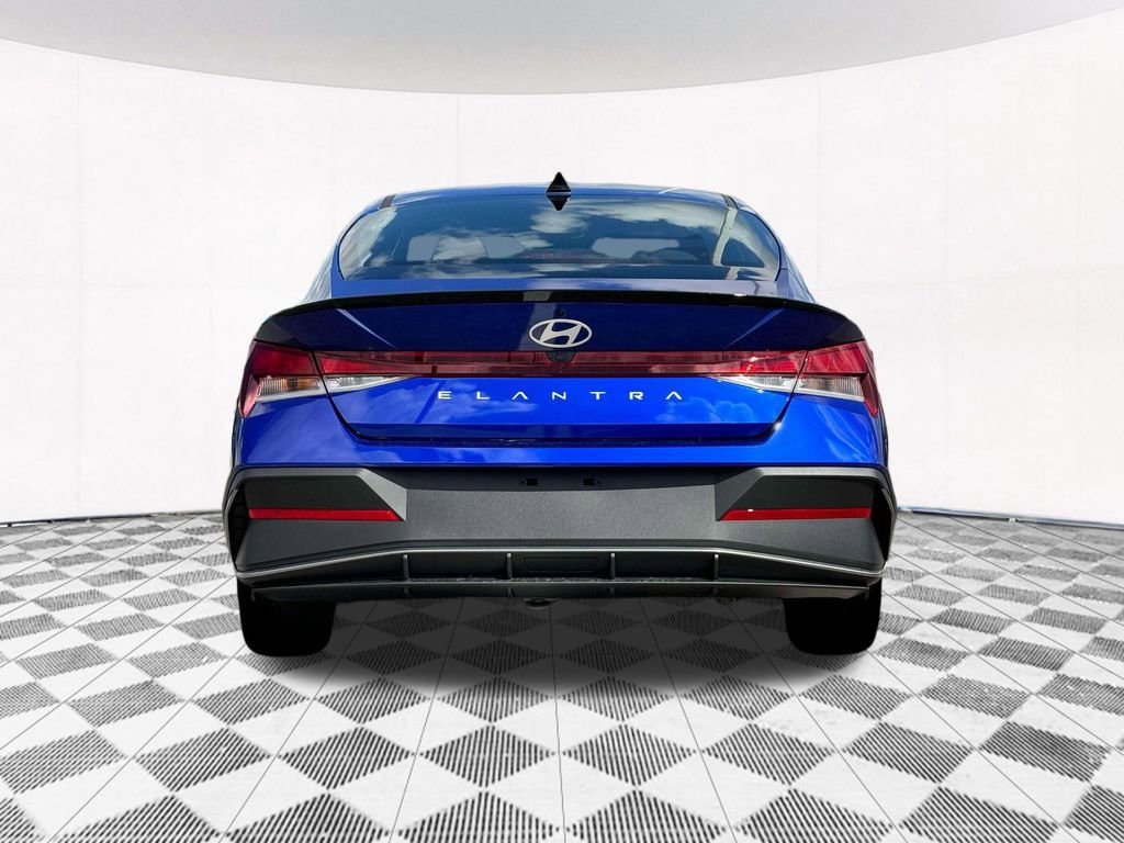 Used 2025 Hyundai Elantra Sport image 10