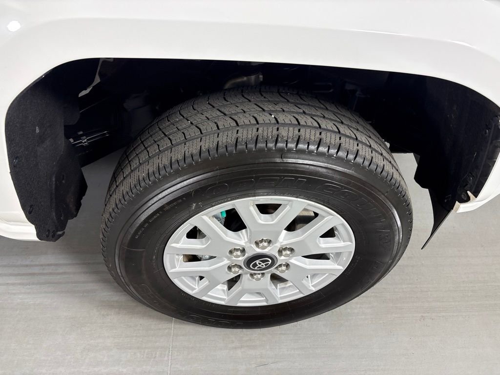 Used 2025 Toyota Tacoma SR5 AWD/4WD image 11
