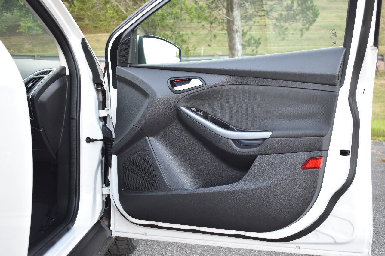 Used 2014 Ford Focus Titanium image 9