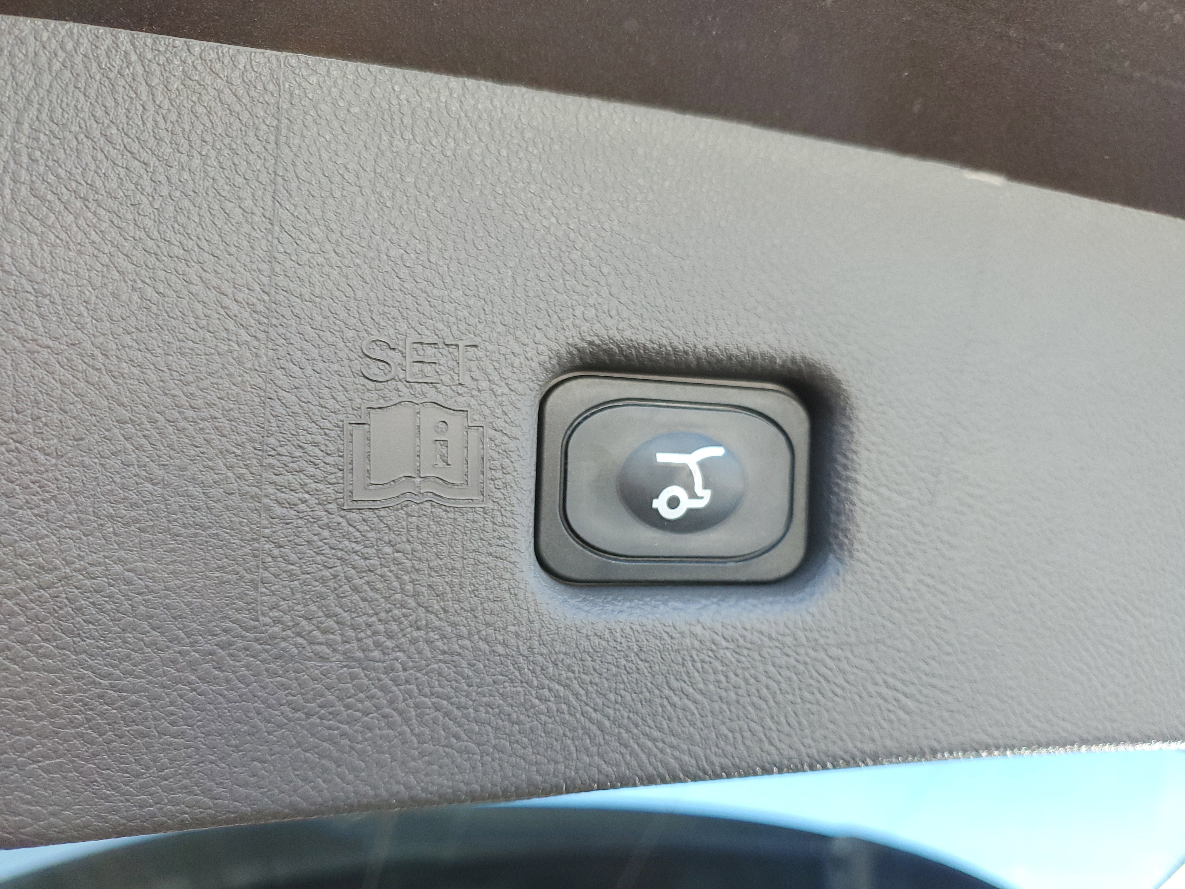 Used 2022 Lincoln Nautilus FWD w/ Premium Package image 7