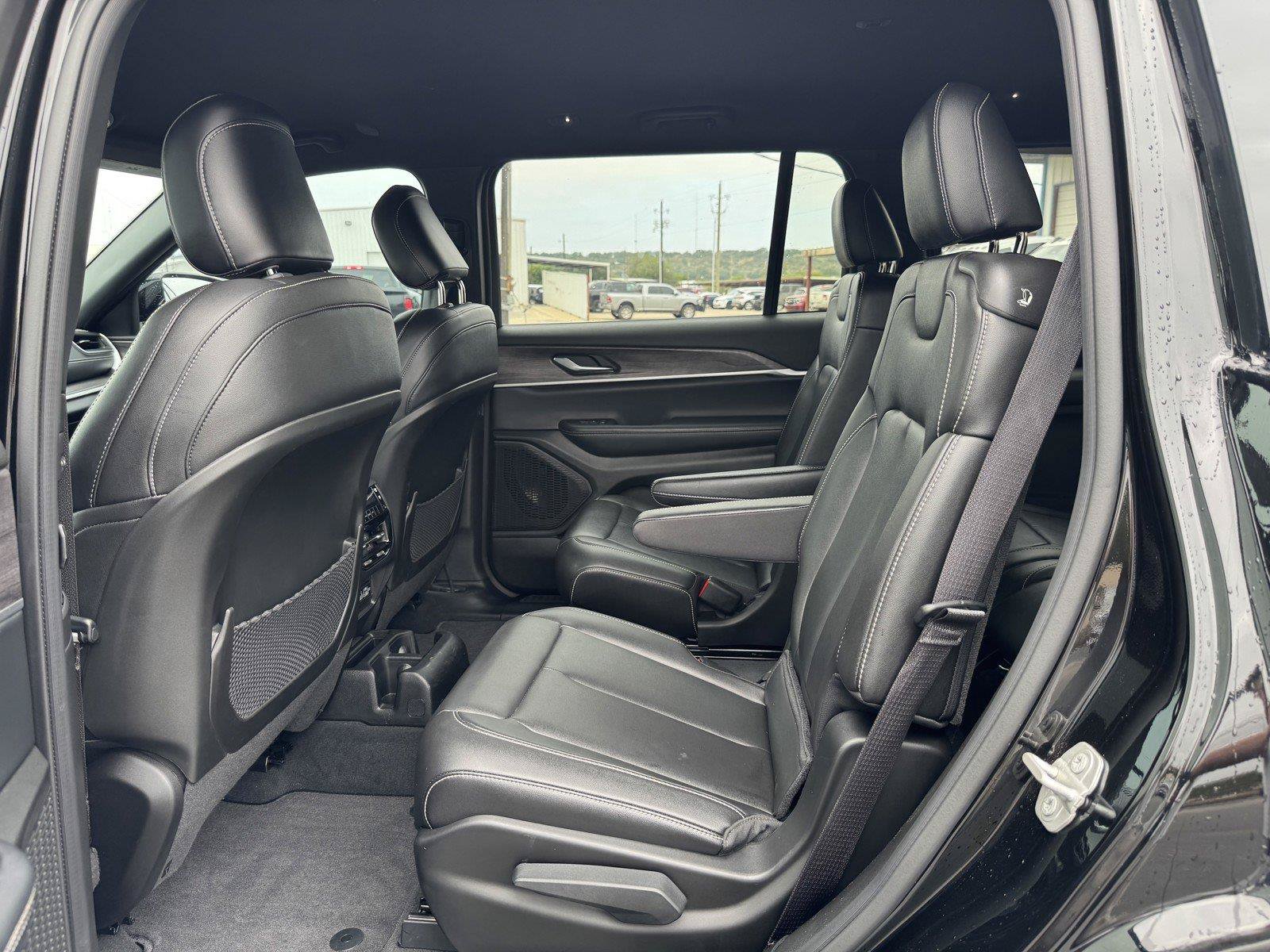 Used 2024 Jeep Grand Cherokee L Limited AWD/4WD image 27