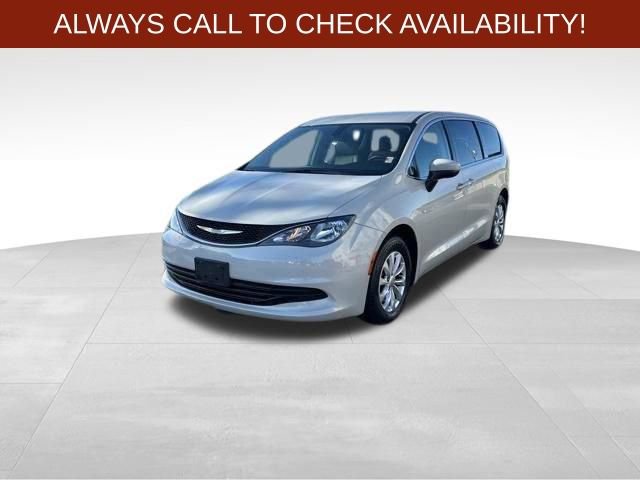 Used 2017 Chrysler Pacifica Touring w/ Tire & Wheel Group FWD image 3