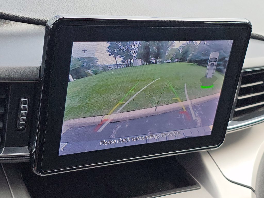 Used 2020 Ford Explorer XLT w/ Equipment Group 202A AWD/4WD image 9