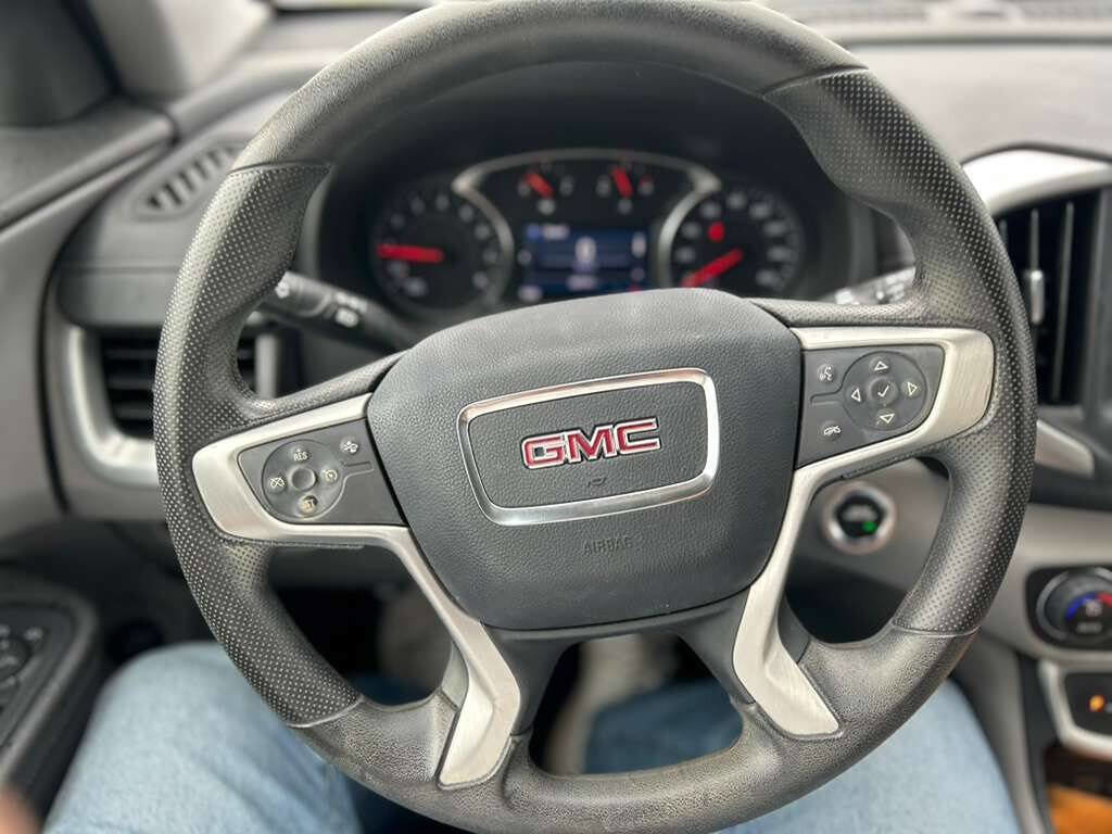 Used 2023 GMC Terrain SLE w/ Driver Convenience Package image 13