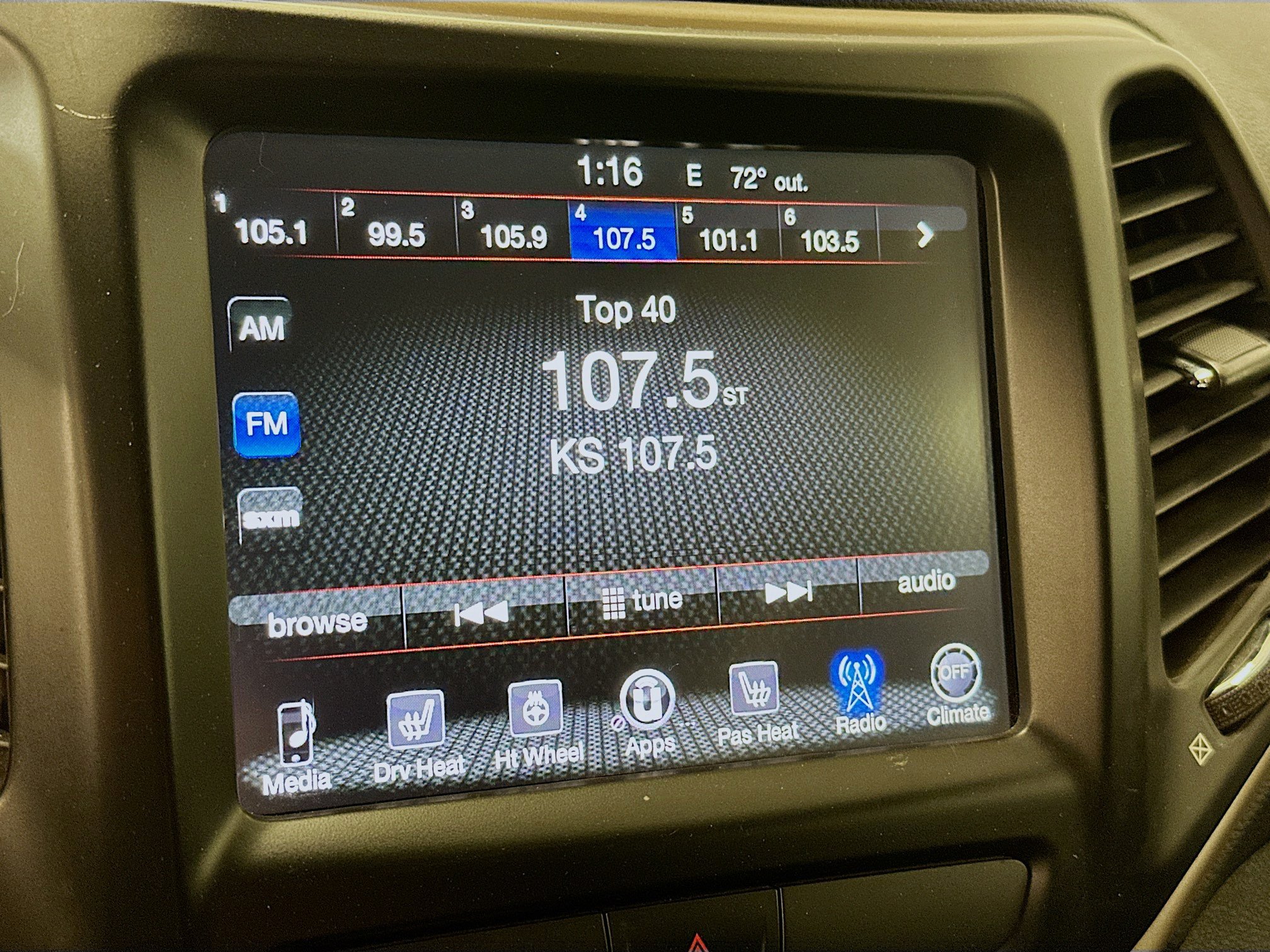 Used 2016 Jeep Cherokee Latitude AWD/4WD image 21